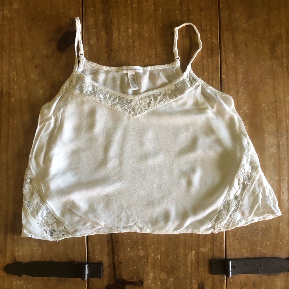 Flowy White Crop Top w Lace Detailing